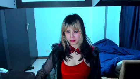 Snapshot of azu_moure chatting on January 12, 8:04 am Azu Moure online show from January 12, 8:04 am