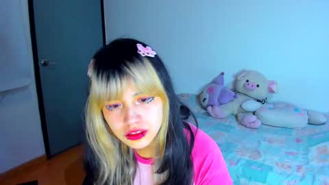 Snapshot of azu_moure chatting on January 18, 2:25 am Azu Moure online show from January 18, 2:25 am