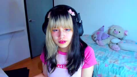 Snapshot of azu_moure chatting on January 18, 5:31 am Azu Moure online show from January 18, 5:31 am