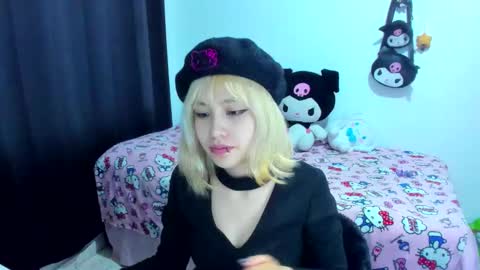 Azu Moure online show from October 26, 1:33 am