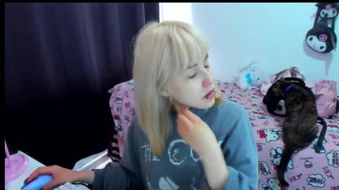 Azu Moure online show from December 14, 2:44 pm