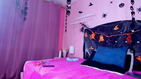 Snapshot of azul_moon chatting on October 31, 4:02 am azul_moon online show from October 31, 4:02 am