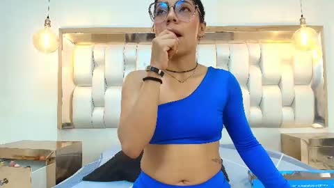 Snapshot of azulmaveric chatting on July 17, 8:03 pm AZUL online show from July 17, 8:03 pm