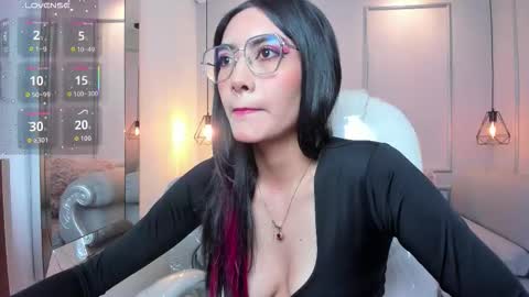 Azura online show from November 4, 7:24 pm