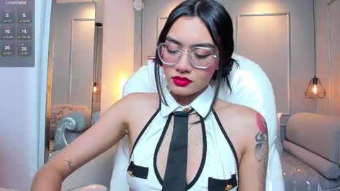 Azura online show from December 4, 7:44 pm