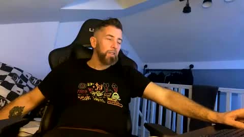 Snapshot of b4dafall44 chatting on December 25, 11:31 pm b4dafall44 online show from December 25, 11:31 pm