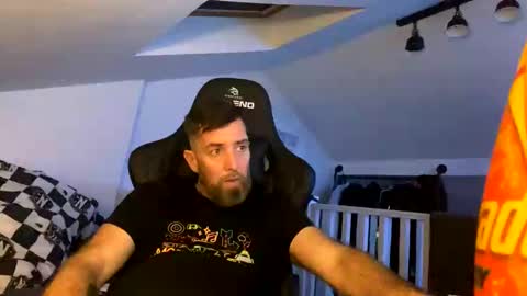 Snapshot of b4dafall44 chatting on December 26, 8:39 am b4dafall44 online show from December 26, 8:39 am