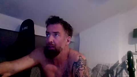 Snapshot of b4dafall44 chatting on March 27, 12:38 am b4dafall44 online show from March 27, 12:38 am