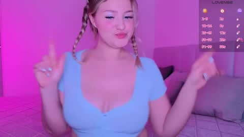 Snapshot of b_e_l_l_a__t_r_i_x chatting on April 29, 2:37 am Bella Wooowww online show from April 29, 2:37 am