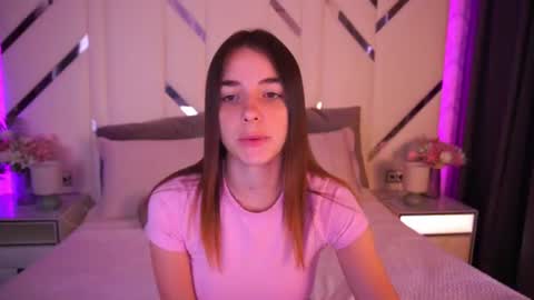 Snapshot of babe_dollie chatting on June 26, 6:51 am Babe online show from June 26, 6:51 am