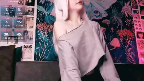 Snapshot of babe_moister chatting on October 5, 5:50 am babe_moister online show from October 5, 5:50 am