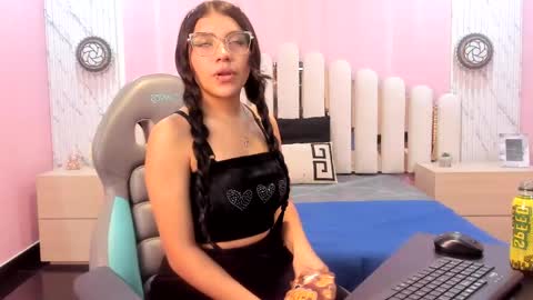 Snapshot of babe_vennus chatting on May 6, 3:28 pm Venus online show from May 6, 3:28 pm