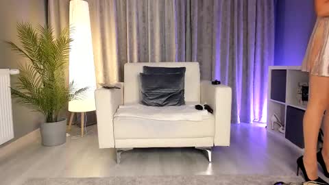 Lisa online show from September 18, 4:03 am