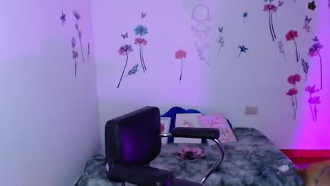 babenik_777 online show from January 8, 3:53 am