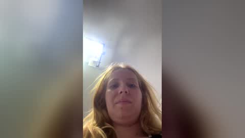 Snapshot of baby_blondee chatting on May 28, 6:05 pm Baby Blonde online show from May 28, 6:05 pm