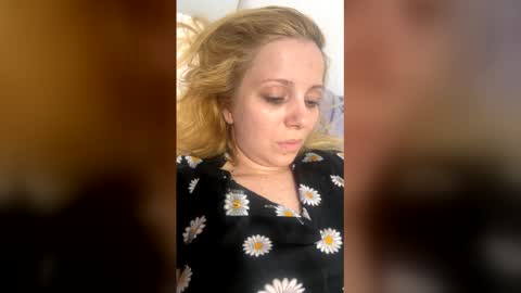 Snapshot of baby_blondee chatting on June 2, 7:38 pm Baby Blonde online show from June 2, 7:38 pm
