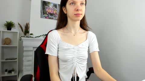 Evalena maybe just Eva online show from December 6, 4:47 am