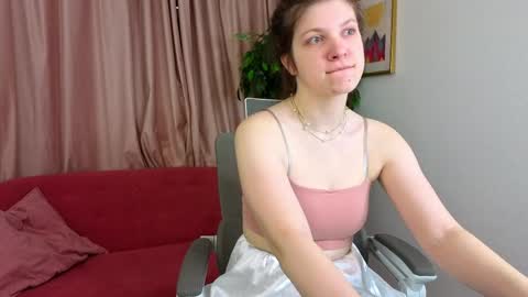 Snapshot of baby_evalena chatting on June 6, 5:01 am Evalena maybe just Eva online show from June 6, 5:01 am