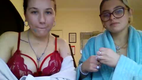 Snapshot of baby_girls2224 chatting on February 17, 8:37 pm baby_girls2224 online show from February 17, 8:37 pm