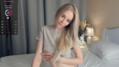 Snapshot of baby_is_ready chatting on December 19, 9:18 am Emily online show from December 19, 9:18 am