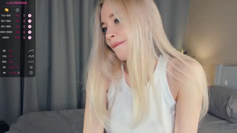 Snapshot of baby_is_ready chatting on December 20, 6:08 am Emily online show from December 20, 6:08 am