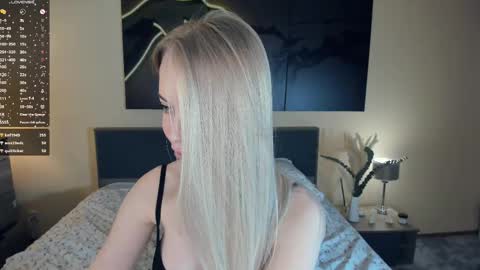 Snapshot of baby_is_ready chatting on March 10, 9:10 am Emily online show from March 10, 9:10 am