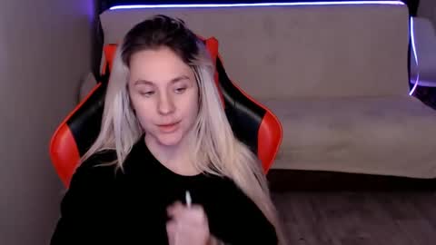 baby_kitte online show from December 4, 6:44 am