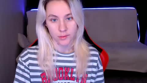 baby_kitte online show from December 8, 3:43 am