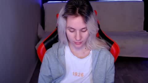 baby_kitte online show from December 14, 2:56 am