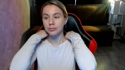 baby_kitte online show from April 6, 4:46 am