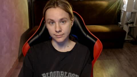 baby_kitte online show from April 7, 4:57 am