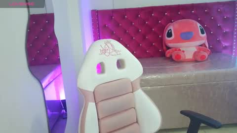 Snapshot of baby_nicols_m chatting on February 17, 10:56 am Nico online show from February 17, 10:56 am