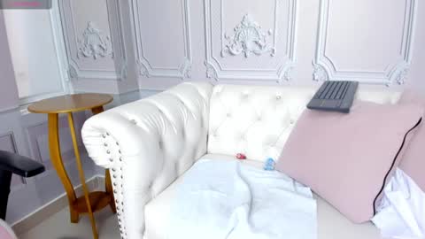 Snapshot of babyabril18 chatting on March 7, 4:33 pm Karla online show from March 7, 4:33 pm