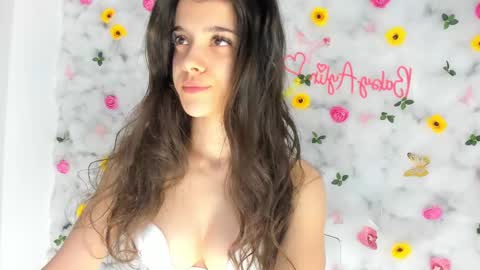 Snapshot of babyaylin chatting on February 27, 5:45 am Aylin online show from February 27, 5:45 am