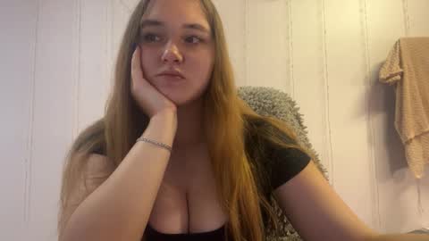 Snapshot of babyblissxx chatting on November 6, 9:59 pm Katerina online show from November 6, 9:59 pm