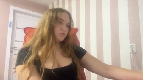 Snapshot of babyblissxx chatting on December 1, 8:14 pm Katerina online show from December 1, 8:14 pm