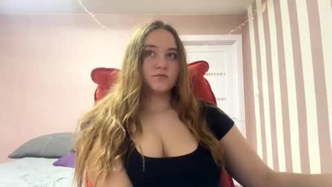 Snapshot of babyblissxx chatting on January 5, 11:52 pm Katerina online show from January 5, 11:52 pm