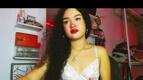 babybombom08 online show from May 14, 10:49 pm