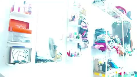 Snapshot of babybombom08 chatting on June 19, 7:06 pm babybombom08 online show from June 19, 7:06 pm