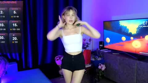 Snapshot of babydi_ chatting on November 15, 2:13 pm hiii honey im Diana 3 online show from November 15, 2:13 pm