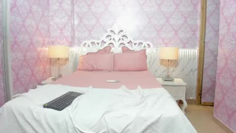 Snapshot of babyemily18_ chatting on April 13, 10:43 am Emily online show from April 13, 10:43 am