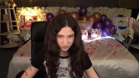 Snapshot of babyflowerr chatting on February 25, 8:18 pm Sasha online show from February 25, 8:18 pm