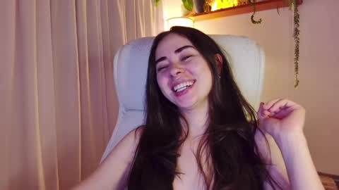 Snapshot of babyprincesstalia chatting on May 26, 7:04 am Talia online show from May 26, 7:04 am