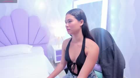 Snapshot of babysophie18_ chatting on February 14, 10:12 am Sophie online show from February 14, 10:12 am