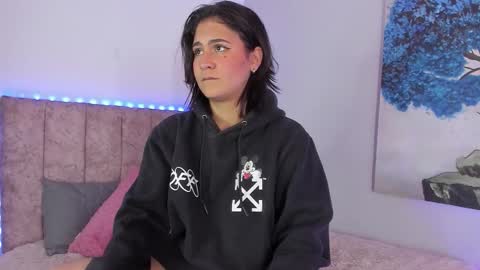 daya independent model online show from March 23, 1:42 am