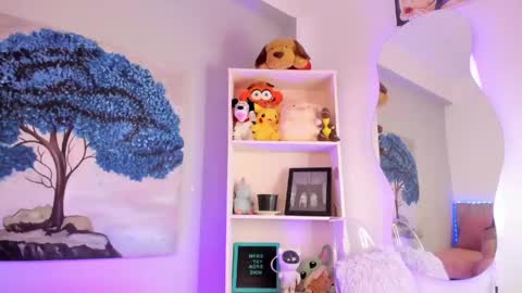 daya independent model online show from April 16, 2:01 am