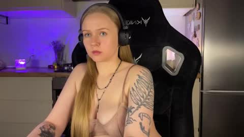 Snapshot of babyytonight chatting on October 2, 3:35 am NEXT STREAM 1AM GMT3 Alice online show from October 2, 3:35 am