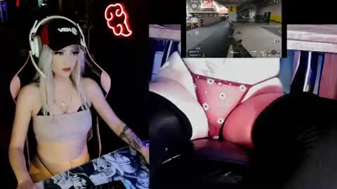 Snapshot of badd0ll chatting on July 8, 2:32 pm badd0ll online show from July 8, 2:32 pm