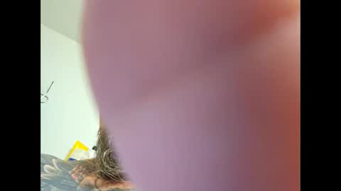 Snapshot of baddevil_dog chatting on November 11, 1:16 am baddevil_dog online show from November 11, 1:16 am