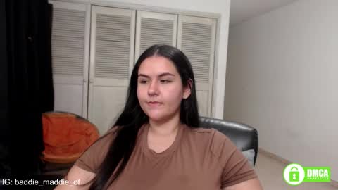 Snapshot of baddie_maddie_ chatting on October 21, 6:36 am want custom text me through my snap 3 online show from October 21, 6:36 am